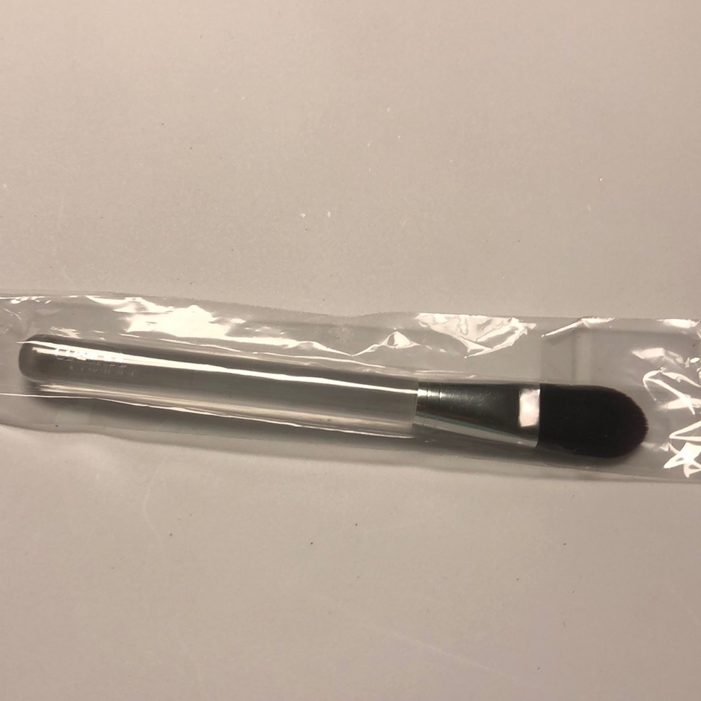 Foundation brush